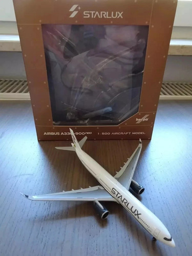 Herpa wings club - club, starlux